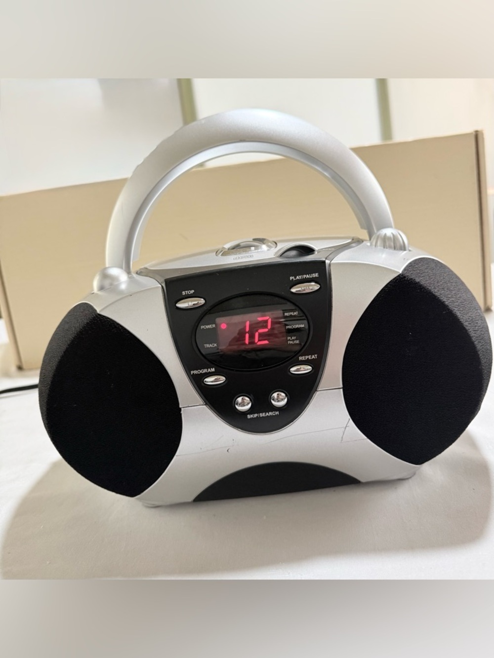 Durabrand AM/FM Radio Portable CD Player / Model CD-1095 Silver & Black - Picture 3 of 10